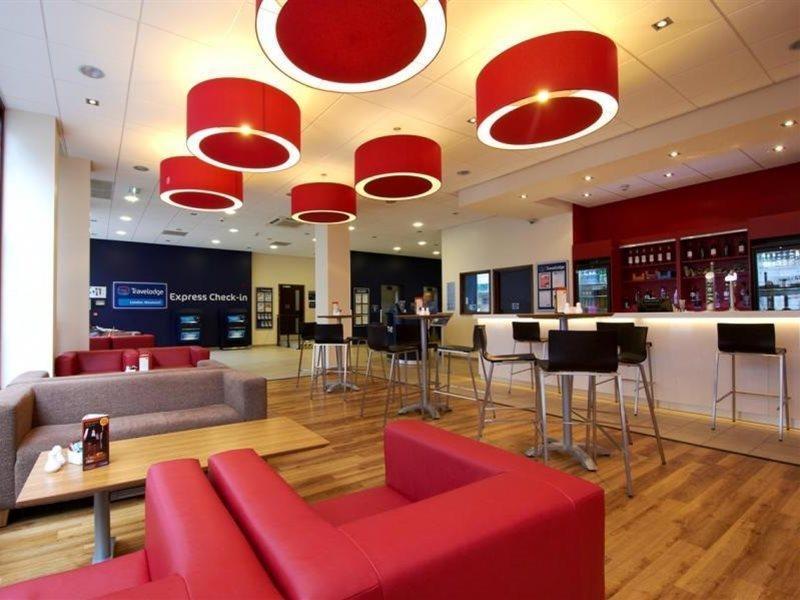 Travelodge London Woolwich Экстерьер фото