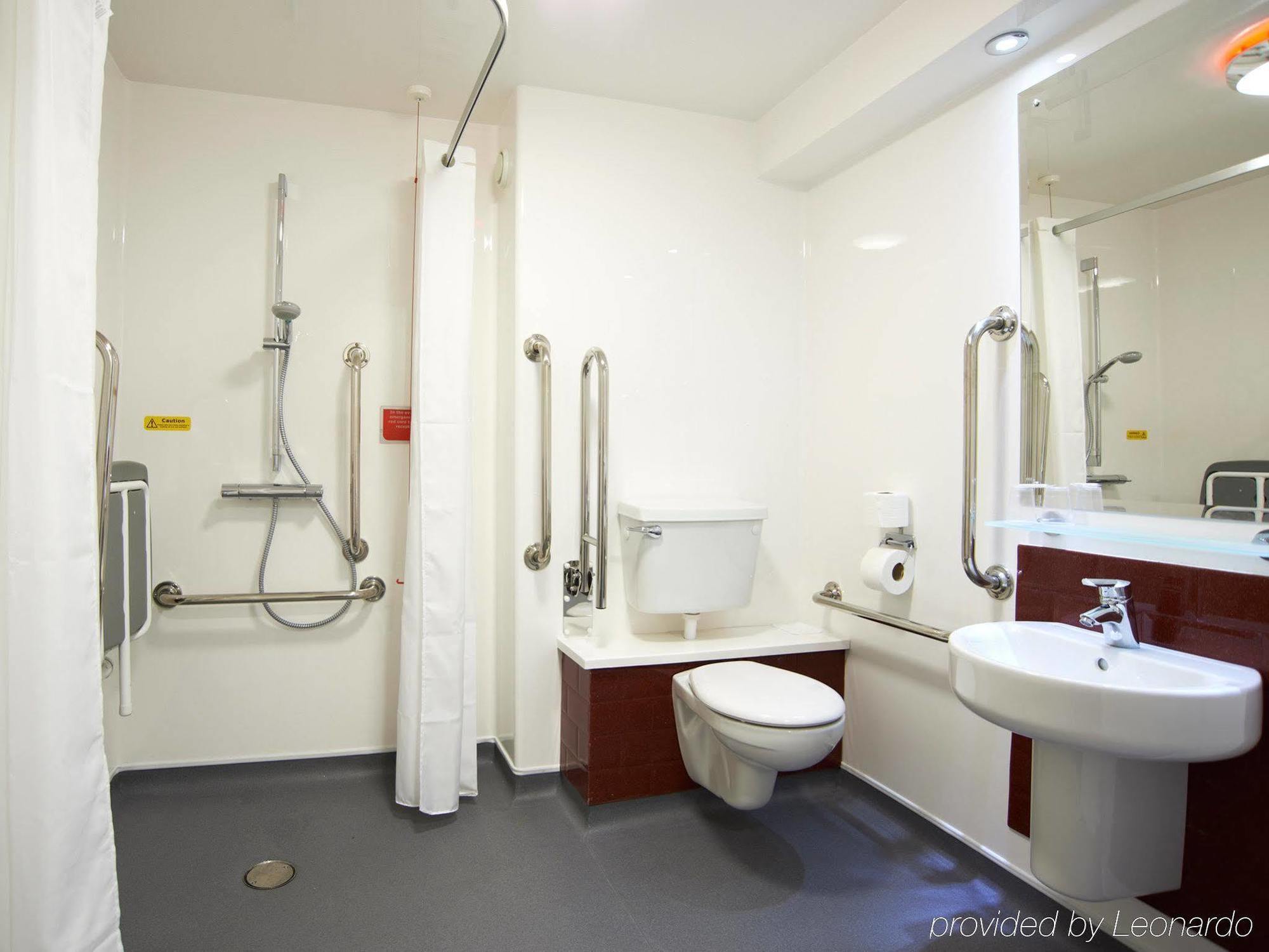 Travelodge London Woolwich Экстерьер фото