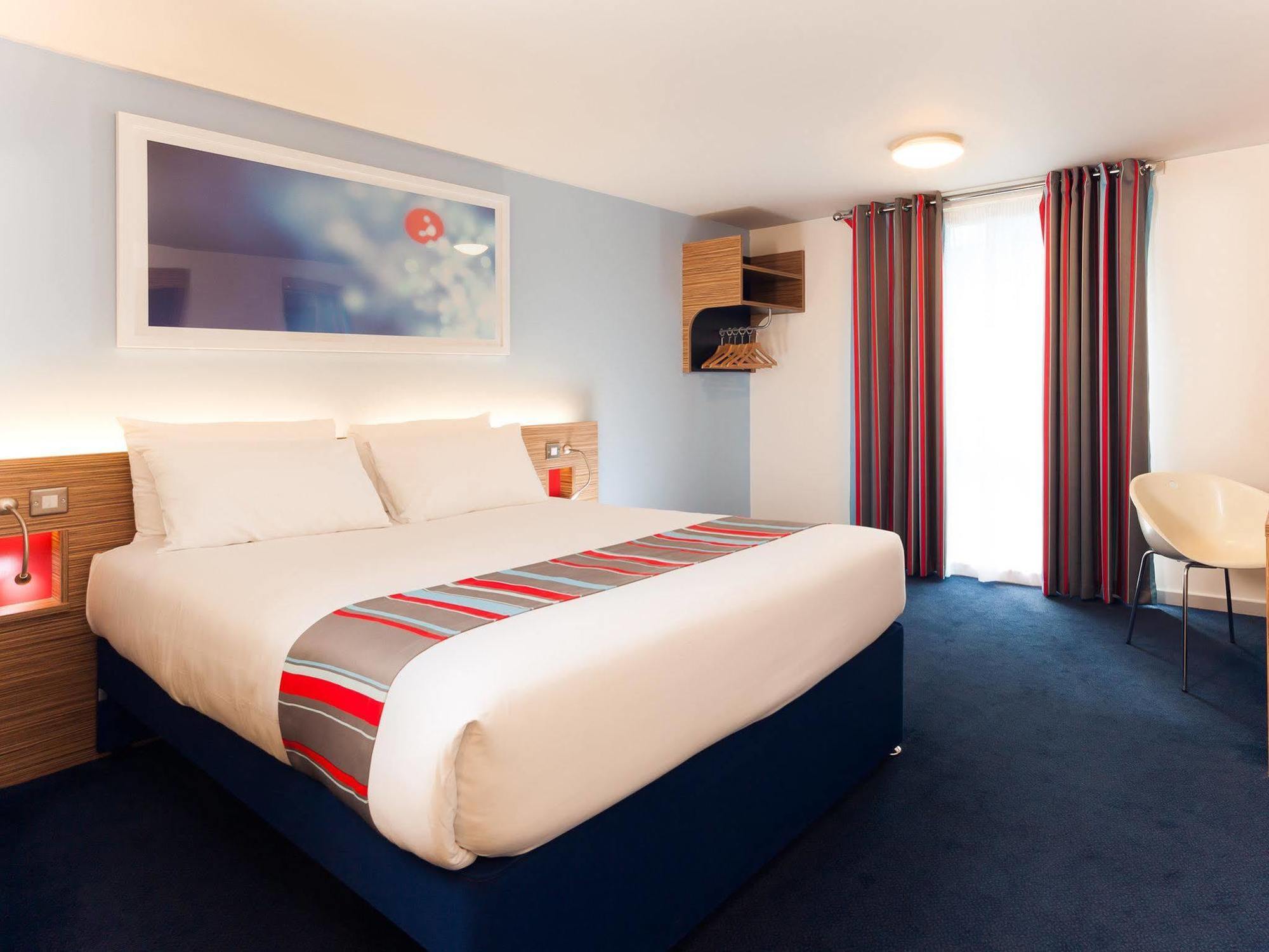 Travelodge London Woolwich Экстерьер фото
