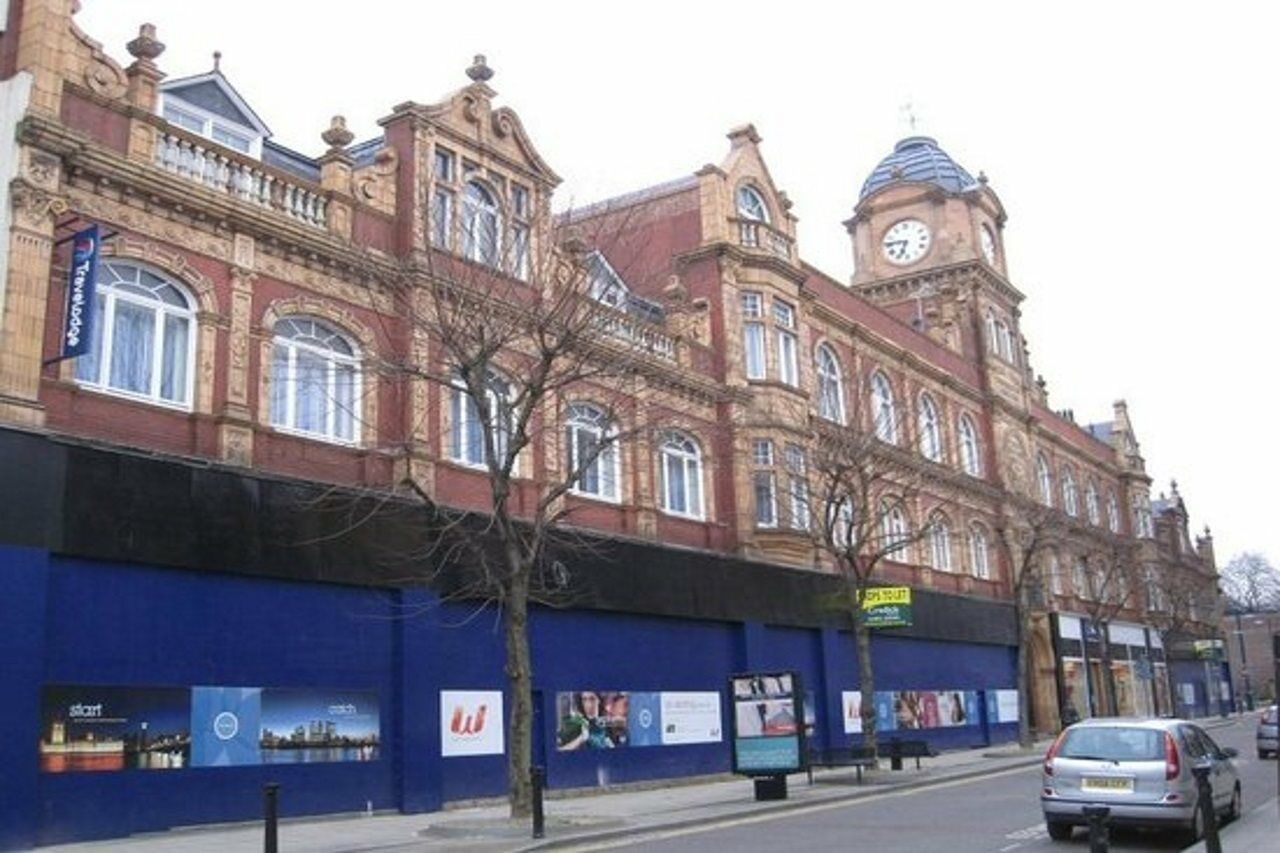 Travelodge London Woolwich Экстерьер фото