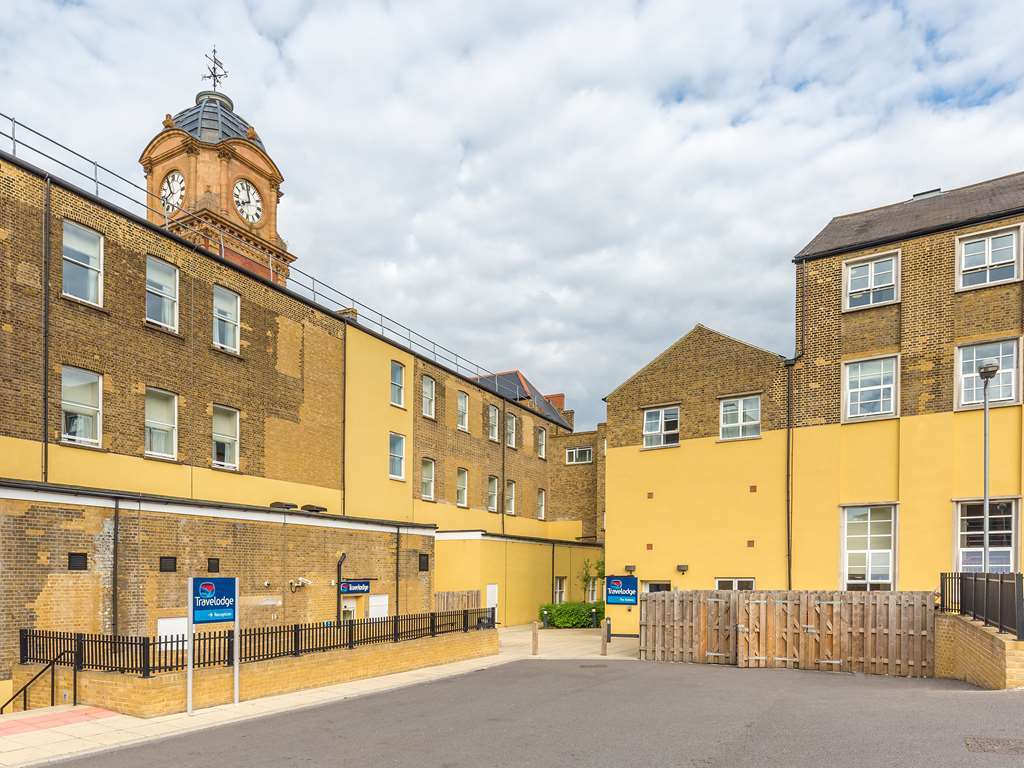 Travelodge London Woolwich Экстерьер фото